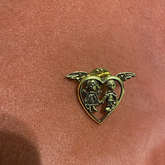 Vintage Silver toned heart boy and girl angels pin - Picture 1 of 3